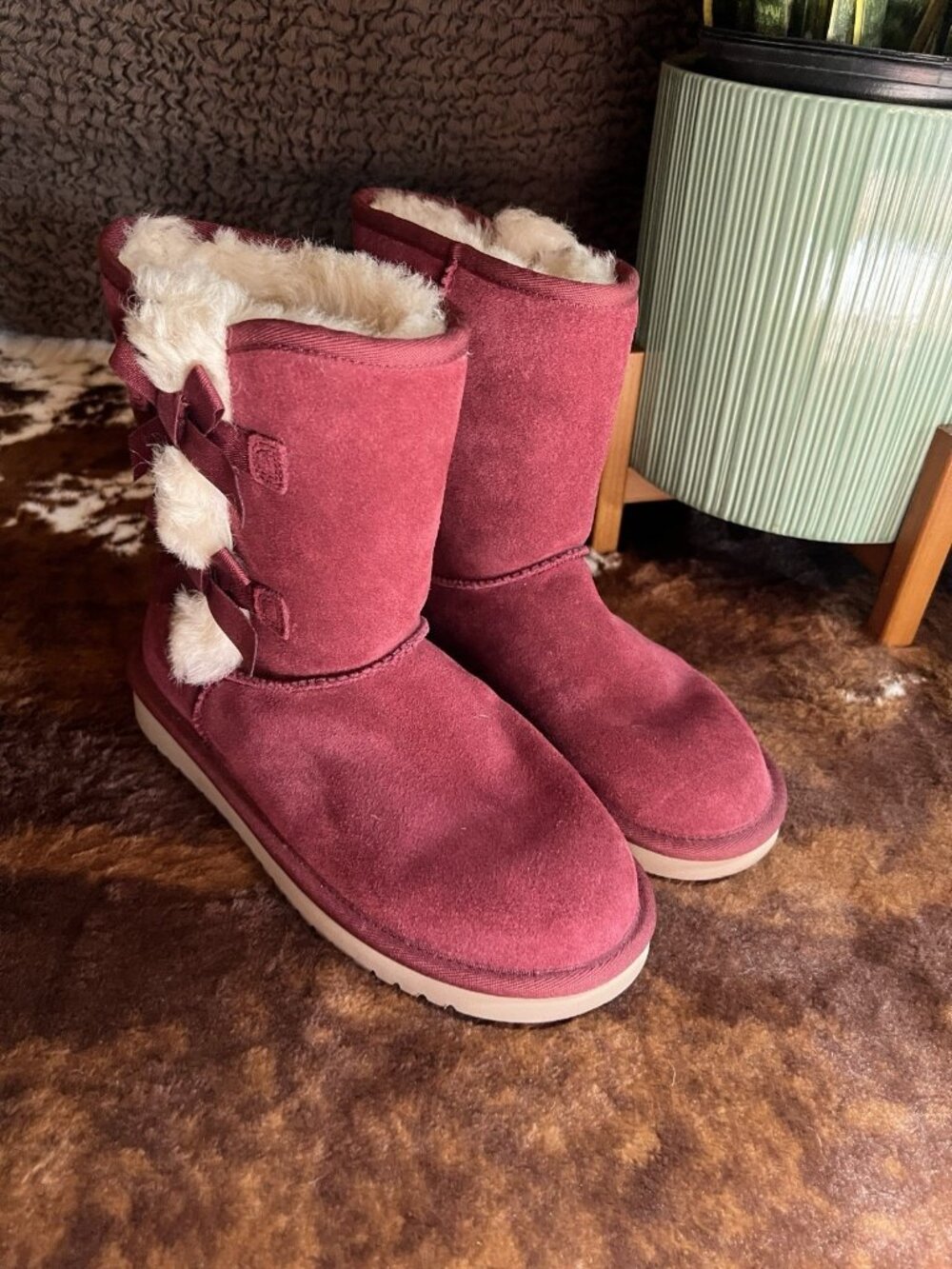 Kookaburra by UGG Victoria Short Women’s Suede Bow Boots Red Size 7